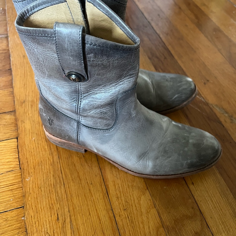 Frye leather Ankle Boots 9